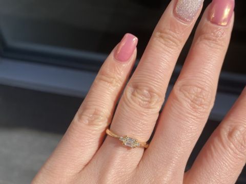 【ORECCHIO(オレッキオ)の口コミ】 普段使いをしたかったため、メインダイヤの部分に高さがでないもの、いか…