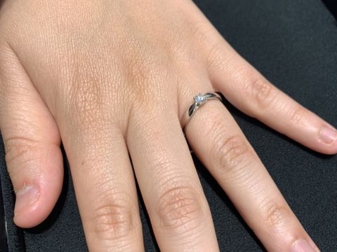 【ティファニー(Tiffany & Co.)の口コミ】 できれば婚約指輪も普段使いしたいため、高さがそこまでないものを探して…