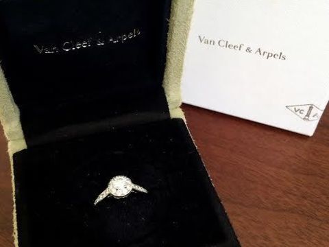 【ヴァン クリーフ＆アーペル(Van Cleef & Arpels)の口コミ】 一粒石のエンゲージリングとも迷いましたが、いかにも婚約指輪らしくなく…