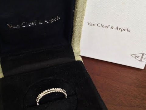 【ヴァン クリーフ＆アーペル(Van Cleef & Arpels)の口コミ】 エンゲージリングを同ブランドの物にしたのでこれに決めました。装飾のな…