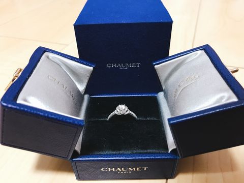 【ショーメ(CHAUMET)の口コミ】 彼が選んでくれたデザインです。ダイヤモンドの存在感が非常に強く、中央…