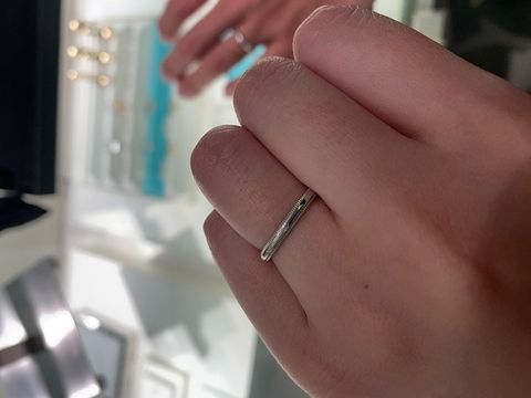 【ティファニー(Tiffany & Co.)の口コミ】 ミルグレインの加工が繊細でとても素敵なデザインでした。ダイヤモンドが…