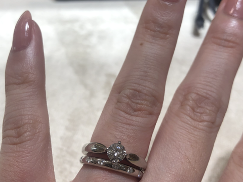 【ブルガリ(BVLGARI)の口コミ】 店員さんによる安心感が大きかったと思います。
また、結婚指輪は夫婦で似…