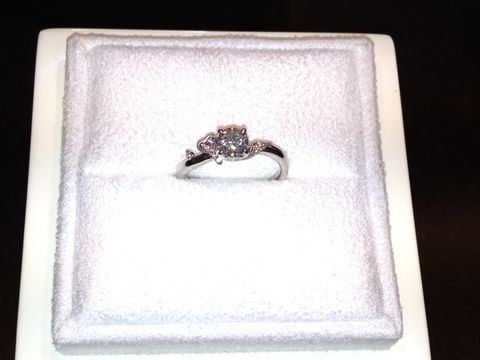 【LUCIE(ルシエ)の口コミ】 デザイナーさんが私の要望を取り入れてくれた、ハート型とピンクダイヤを…