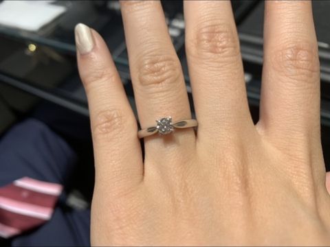 【エクセルコダイヤモンド(EXELCO DIAMOND)の口コミ】 ダイヤが際立つよう高さのある指輪を探しており、こちらをオススメしてい…