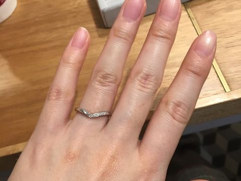 【ith(イズ)の口コミ】 細身のV字デザインで、指が長く細く見えるように感じました。見るからに結…