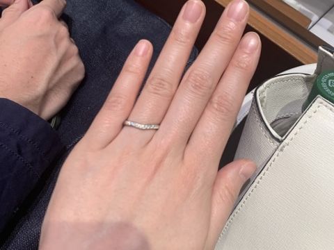 【銀座ダイヤモンドシライシの口コミ】 Vラインで、キラキラしていて素敵でした。爪を短く切ってしまっていること…