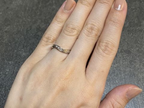 【ラザール ダイヤモンド(LAZARE DIAMOND)の口コミ】 事前にイメージしていた結婚指輪とは全く異なるウェーブデザインですが、…