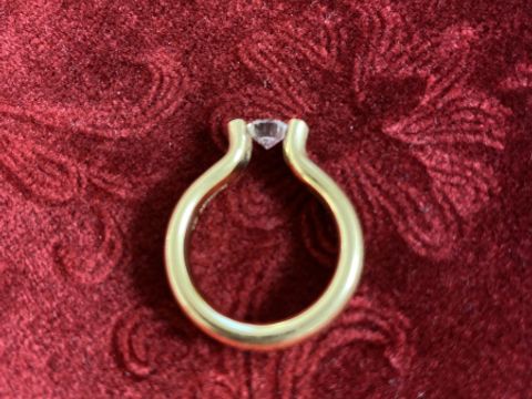 【NIESSING(ニーシング)の口コミ】 ニーシングヘブンの天へと手を伸ばしているような形と、爪ではなく張力で…