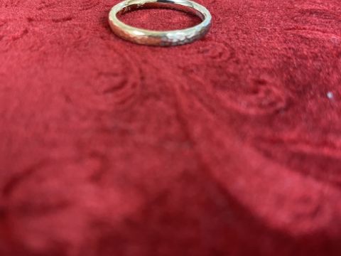 【NIESSING(ニーシング)の口コミ】 お互いの好きな色を一つずつ選び、バイカラーの指輪にしました。素材はど…