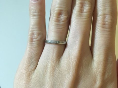 【4℃ BRIDAL(ヨンドシーブライダル)の口コミ】 ダイヤが何個もついていて、遠くからでもキラキラと綺麗だったところ！リ…