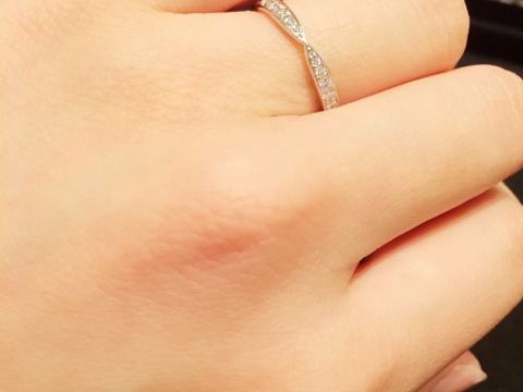 【ティファニー(Tiffany & Co.)の口コミ】 他のたくさんのブランドも検討しましたが、輝きが違い一目惚れでした。単…