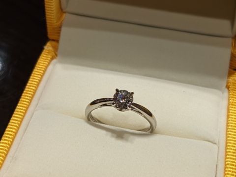 【ケイウノ ブライダル(K.UNO BRIDAL)の口コミ】 二人のイニシャルでダイヤモンドを支えるようなデザインを提案いただき、…