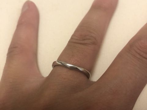 【TRECENTI(トレセンテ)の口コミ】 試着をしていく中で、自分の指の特徴に合うデザインがV字ウェーブという事…
