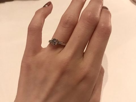 【ハリー・ウィンストン(Harry Winston)の口コミ】 大きいタイヤの粒と横に石が付いているのがいいなと思って購入をしました…