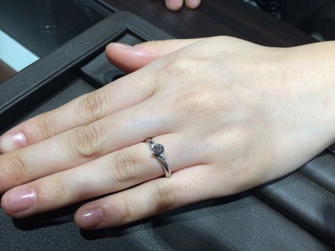 【アイプリモ(I-PRIMO)の口コミ】 指輪本体の形より、指にはめた時に指がいかに綺麗に見えるかを重視しまし…