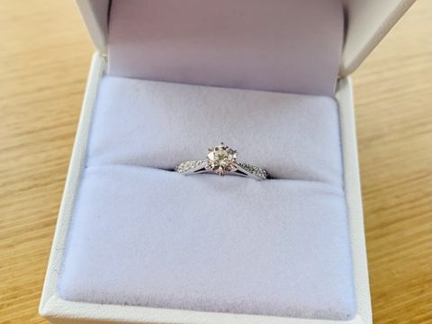 【宝寿堂(ほうじゅどう)の口コミ】 私はもともとブランドよりもダイヤモンドの質に重点を置いており4Cが良い…