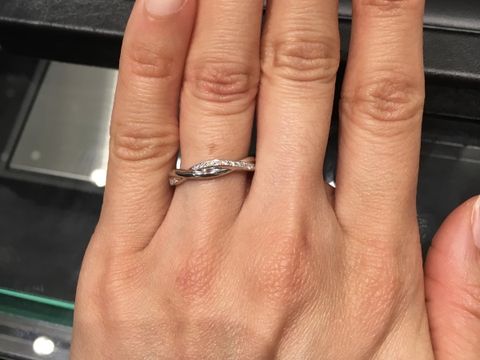 【ラザール ダイヤモンド(LAZARE DIAMOND)の口コミ】 他のブランドには無いデザインでとても可愛いです。ダイヤも付いているの…