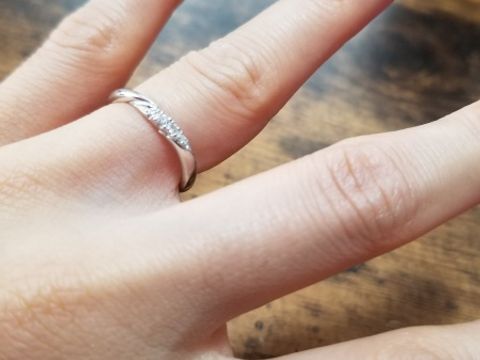 【銀座ダイヤモンドシライシの口コミ】 ダイヤモンドの入っているキラキラしている指輪を
探しており、色々のデザ…