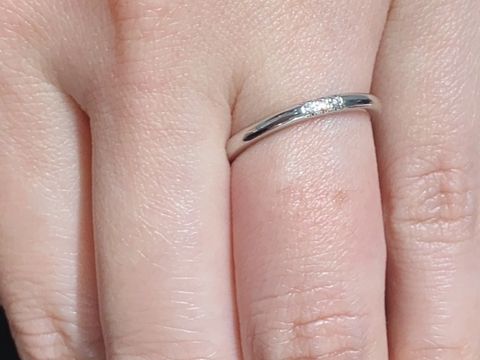 【ティファニー(Tiffany & Co.)の口コミ】 丸みを帯びたフォルムでつけ心地が良く、プラチナ素材なので高級感もあり…