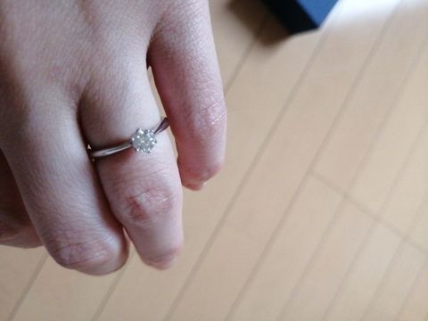 【銀座ダイヤモンドシライシの口コミ】 プロポーズ受けたためこのダイヤに合う指輪を買いました。ダイヤだけでも…