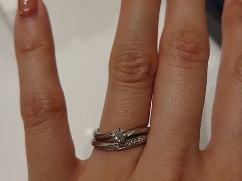 【4℃ BRIDAL(ヨンドシーブライダル)の口コミ】 婚約指輪は王道の王道たる所以に惹かれ、一粒ダイヤの婚約指輪を選びまし…