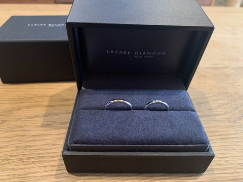 【ラザール ダイヤモンド(LAZARE DIAMOND)の口コミ】 デザインがどんぴしゃでした。プラチナの真ん中に大きめダイヤがちょうど…