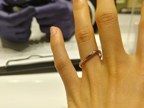 【4℃ BRIDAL(ヨンドシーブライダル)の口コミ】 Ｓ字タイプで、指の短い私でもスッキリ見せることが出来る良いデザインで…