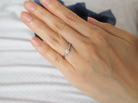 【銀座ダイヤモンドシライシの口コミ】 夫がスマイルプロポーズリングをプレゼントしてくれたため、ダイヤモンド…