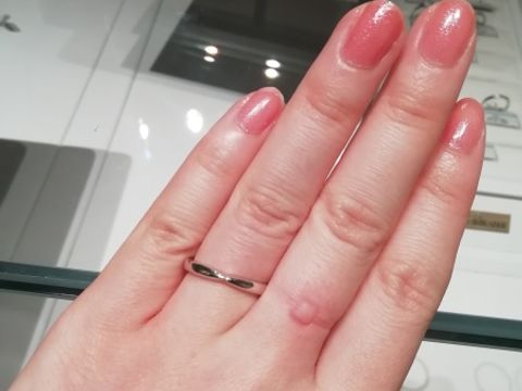 【銀座ダイヤモンドシライシの口コミ】 シンプルでリボン型のものを探してこの指輪を見せてもらいました。
安定の…
