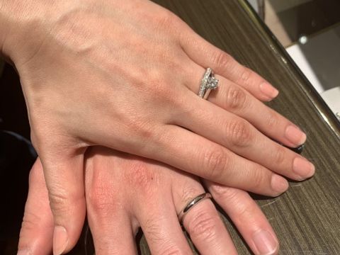 【ブルガリ(BVLGARI)の口コミ】 ウェーブがかかっており、本当に小さなダイヤモンドが2列に埋め込まれてい…