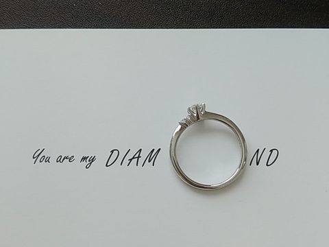 【ラザール ダイヤモンド(LAZARE DIAMOND)の口コミ】 サイドメレのついたリングを探していました。予め別のデザインをネットで…