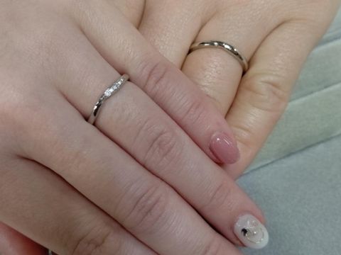 【LEHAIM(レハイム)の口コミ】 指が長く見えるウェーブデザイン希望でした。合わせてメレダイヤがあるけ…