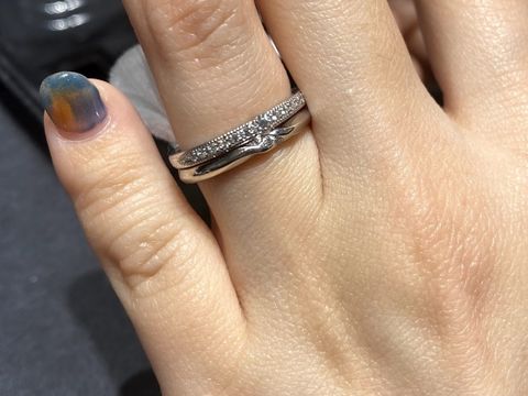 【エクセルコダイヤモンド(EXELCO DIAMOND)の口コミ】 エタニティーの婚約指輪を探していました。ダイヤの華やかさがありながら…