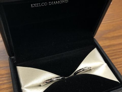 【エクセルコダイヤモンド(EXELCO DIAMOND)の口コミ】 ねじれているデザインが良かったのですが、ウェーブになっている指輪が似…