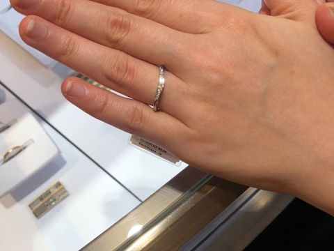 【ブルガリ(BVLGARI)の口コミ】 ウェーブがかかったデザインで、つなぎの部分のあえてゴツゴツさせたかん…