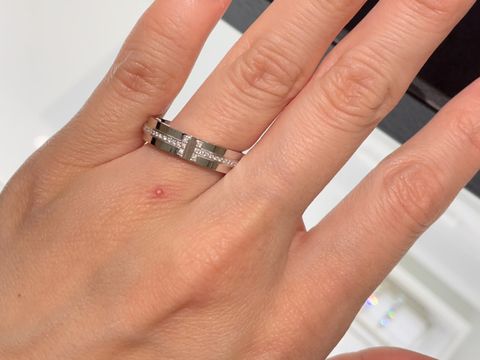 【ティファニー(Tiffany & Co.)の口コミ】 ティファニーの指輪を着けることが憧れでした。結婚指輪は絶対ティファニ…