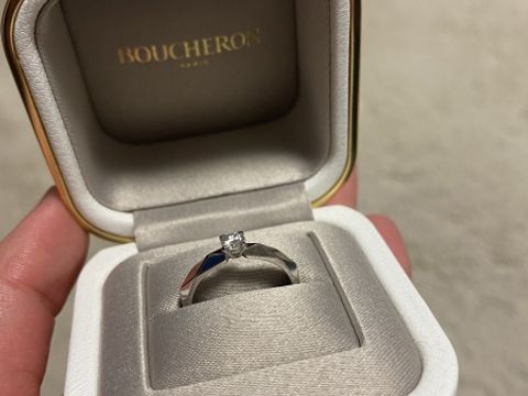 【ブシュロン(BOUCHERON)の口コミ】 ブシュロンは他のブランドよりも、
ダイヤがとても上品で綺麗に輝いている…