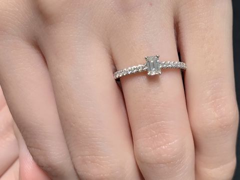 【ティファニー(Tiffany & Co.)の口コミ】 人と被らないもので、普段も重ね付けできるものを探していたので、エメラ…