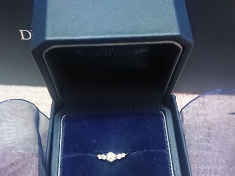 【銀座ダイヤモンドシライシの口コミ】 ダイヤモンドの数が一つだと物足りなく感じ、複数ついているもので探して…