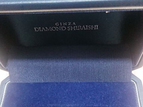 【銀座ダイヤモンドシライシの口コミ】 結婚指輪にもダイヤモンドがついているものを希望していました。
しかし、…