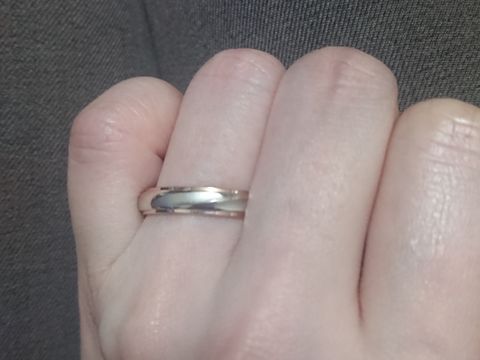 【銀座ダイヤモンドシライシの口コミ】 この指輪はゴールドが入っているところが素敵だと感じました。
デザインが…