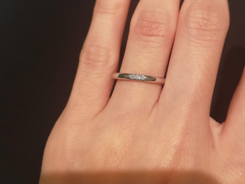 【MIKIMOTO(ミキモト)の口コミ】 ミキモトのマリッジリングです。
シンプルなプラチナに、ダイヤが3つ埋め…