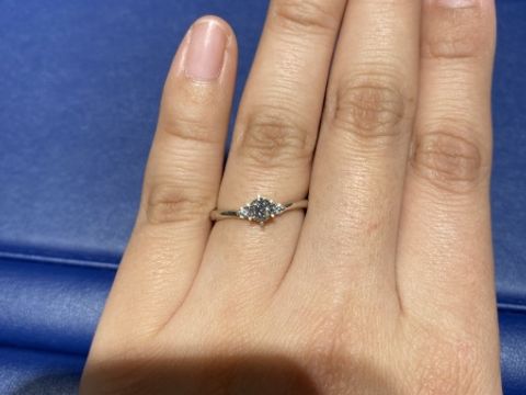 【銀座ダイヤモンドシライシの口コミ】 ストレート寄りでシンプルで素敵な指輪でした。ウェーブが欲しかったがあ…