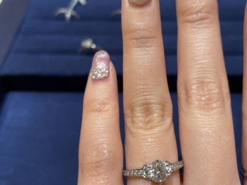 【PORTADA(ポルターダ)の口コミ】 ほとんどの指輪が0.5カラット以上のものをサンプルとして置いていたので、…