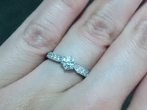 【HOSHI no SUNA 星の砂(ほしのすな)の口コミ】 もともと重ね付けできるデザインを探していたので、デザインが可愛くて、…