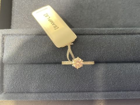 【リューツウの口コミ】 定番のエタニティデザインとセンターダイヤモンドのデザインではあります…