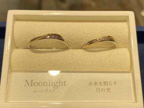 【canal4℃(カナルヨンドシー)の口コミ】 男性用、女性用ともにイエローゴールドのラインが入っています。このライ…