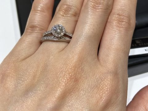 【ラザール ダイヤモンド(LAZARE DIAMOND)の口コミ】 婚約指輪にセントパトリックのようなデザインをを検討されている方には特…