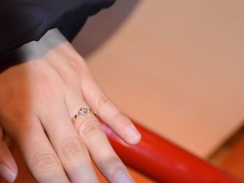 【ケイウノ ブライダル(K.UNO BRIDAL)の口コミ】 デザインはダイアが目立つ様に構成されておりシンプルかつ綺麗だと感じま…